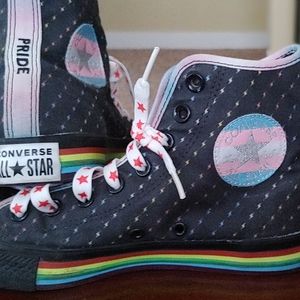 Pride Converse